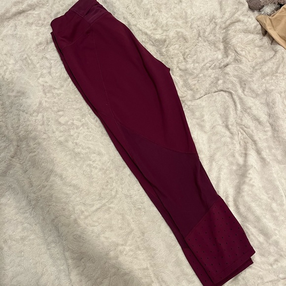 Athleta high waisted capri pant/cropped leggings w/ mesh details& hidden pocket - Picture 7 of 8